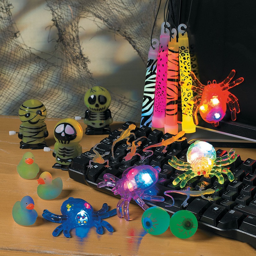 glow-in-the-dark-skeleton-and-mummy-wind-ups-12-pc-_25_6177-a02