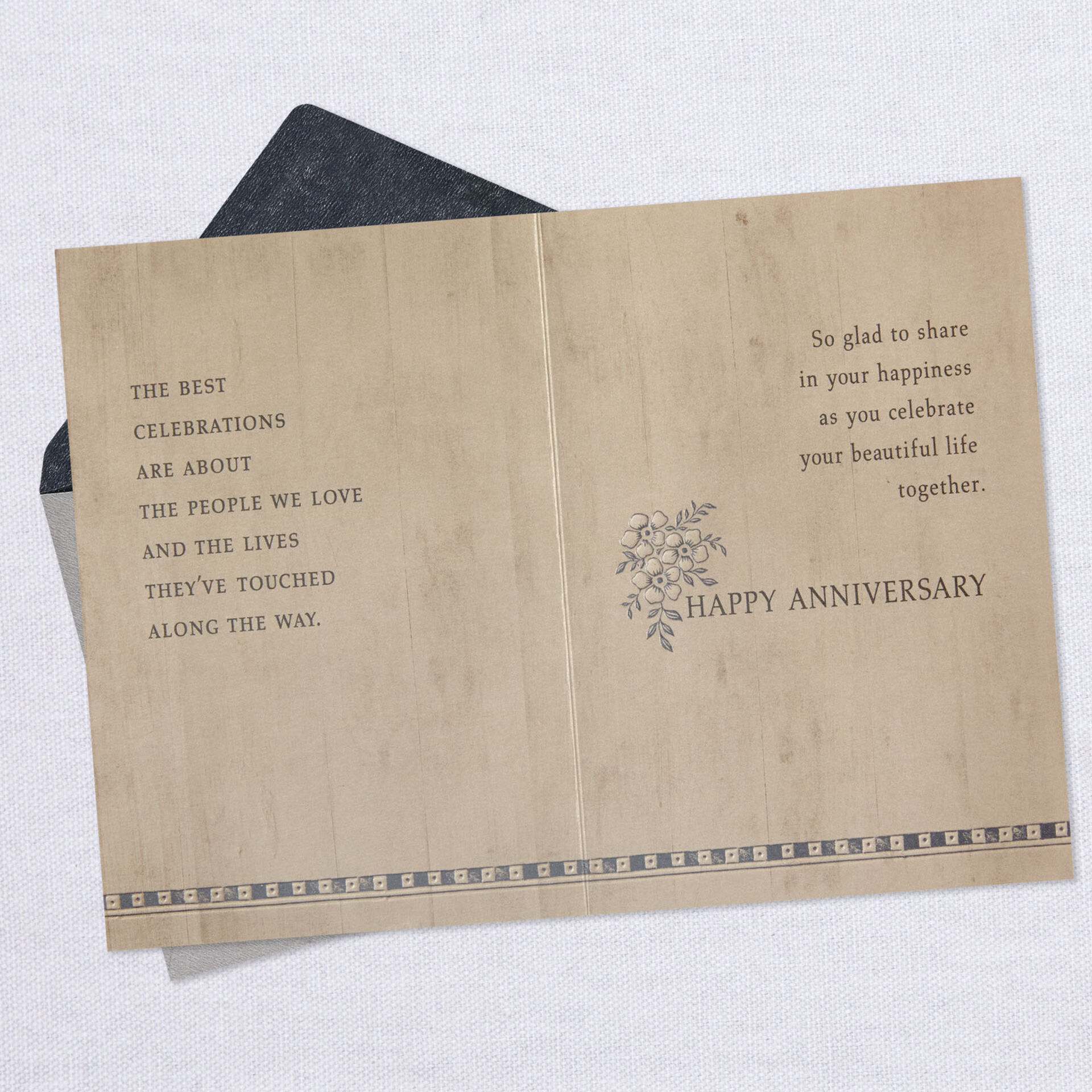 Rustic-Flower-Bouquet-on-Wood-Anniversary-Card_459AVY2709_03