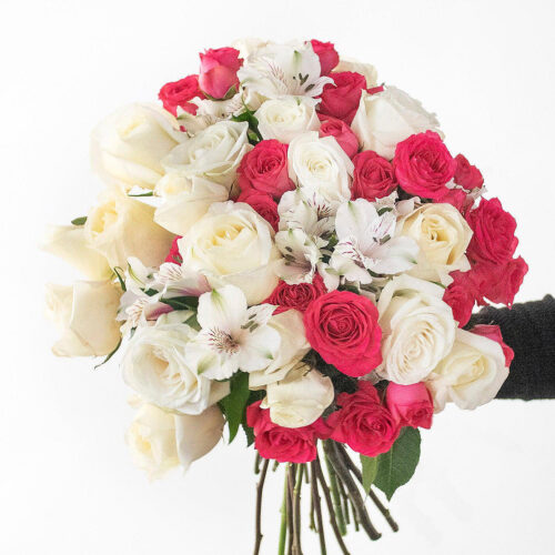 fresh-valentines-flowers-heart-eyes-bouquet_14333929$NOWA$