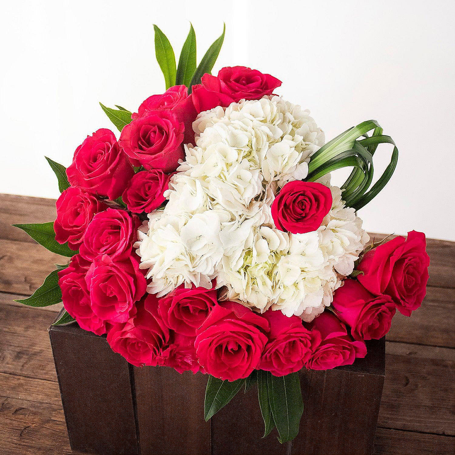 fresh-valentines-flowers-heart-shaped-bouquet_14333927-a01$NOWA$