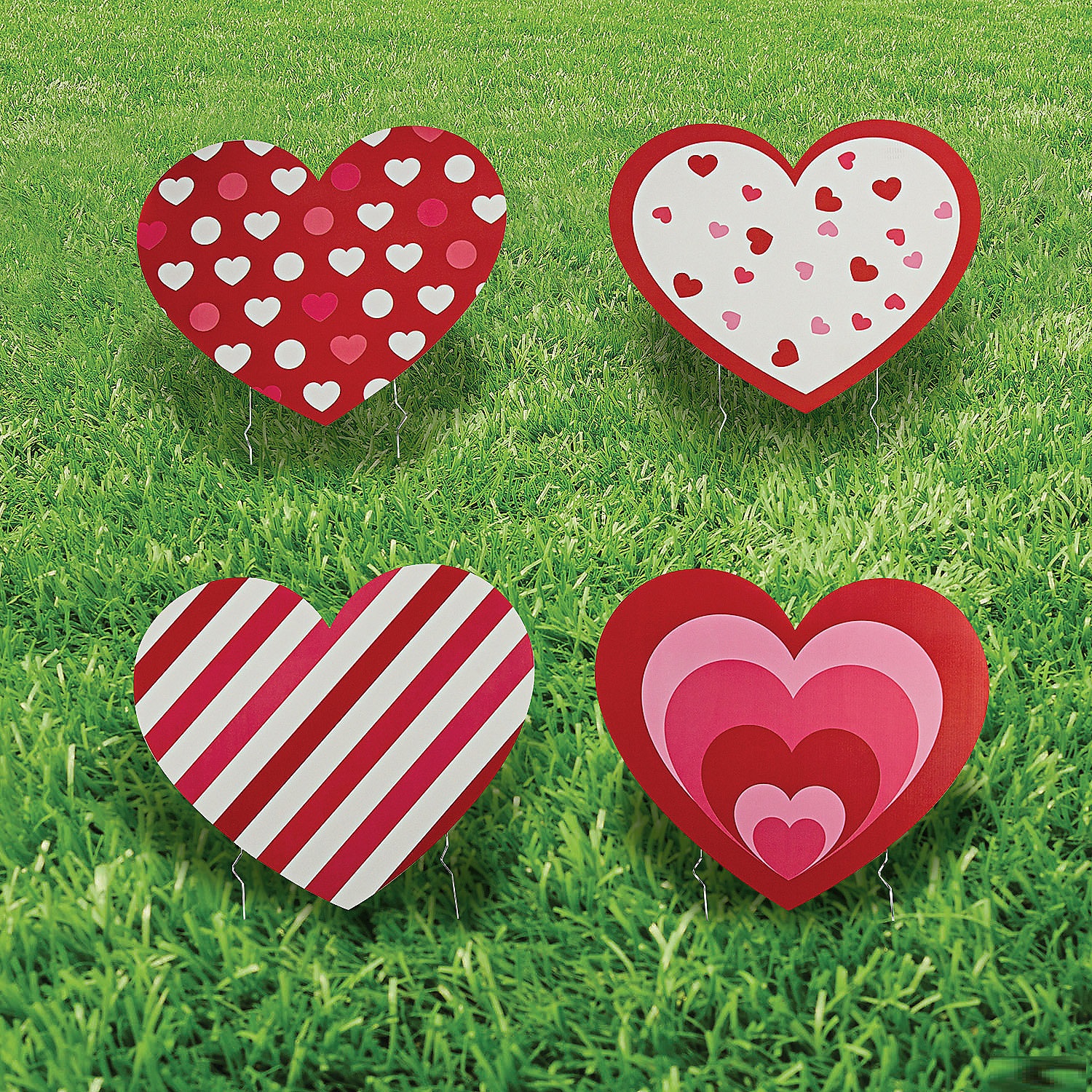 valentine-heart-shaped-yard-signs_14095569