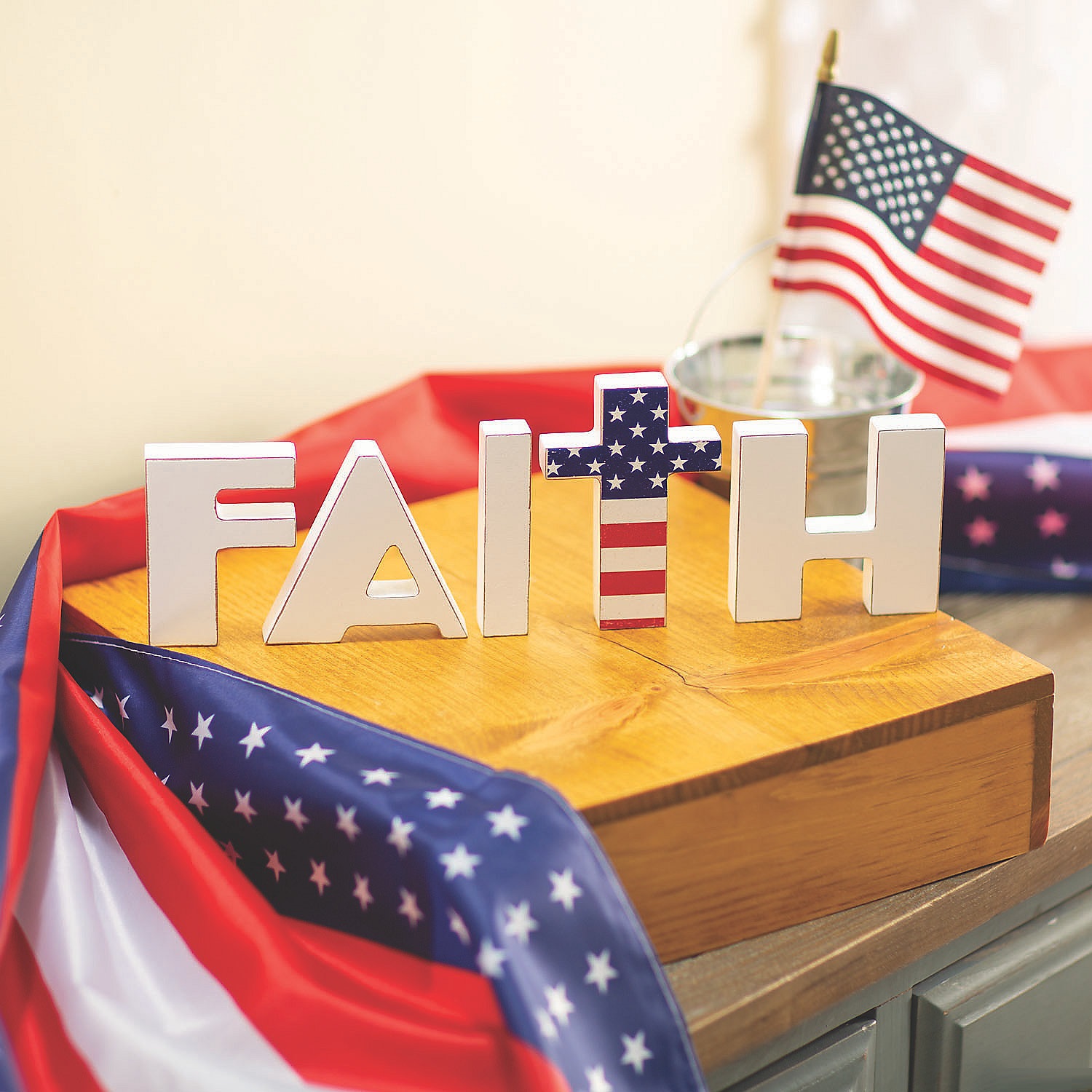 interchangeable-faith-tabletop-decoration-set_13845449-a01